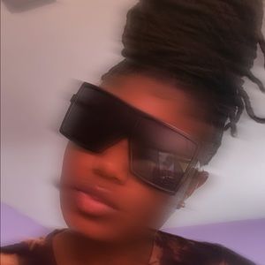 Meet your Posher, Evelyn